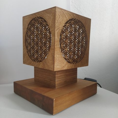 Drevená lampa Kvet života