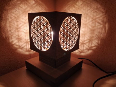 Drevená lampa Kvet života