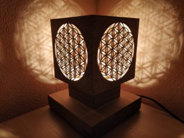 Drevená lampa Kvet života