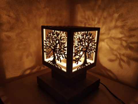 Drevená lampa Strom života