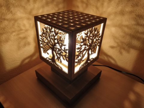 Drevená lampa Strom života