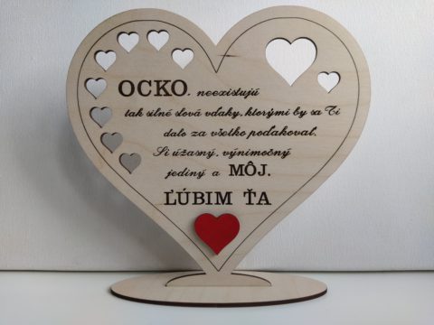 Drevené srdiečko pre OCKA na podstave