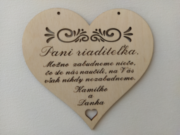 Drevené srdiečko pre pani riaditeľku