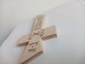 Svadobný krížik s menami a dátumom