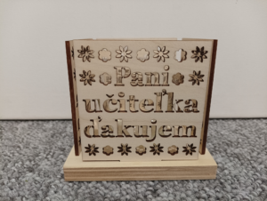 Drevený svietnik pre pani učiteľku