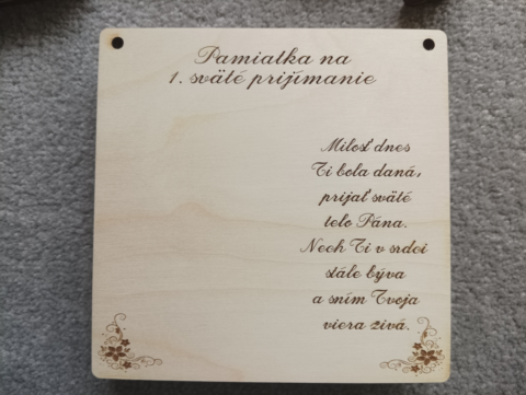 Drevená tabuľka k 1. svätému prijímaniu