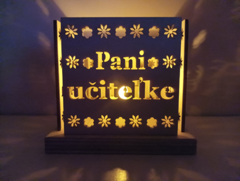 Drevený svietnik pre p. učiteľku s menami na želanie