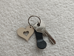 drevené tabuľky a srdiečka