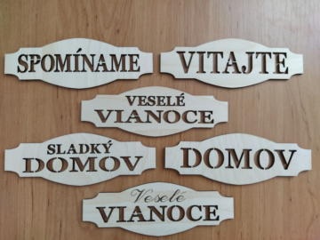 Drevené nápisy a zápichy